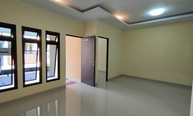 Rumah baru siap huni lokasi strategis nempel pintu toll Kotwis Cibubur