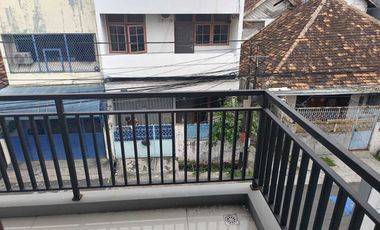 Jual Cepat Rumah Bangunan Baru 3 Tingkat di Tambora Jakarta Barat