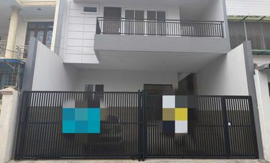 Jual Cepat Rumah Bangunan Baru 3 Tingkat di Tambora Jakarta Barat