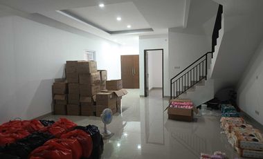 Jual Cepat Rumah Bangunan Baru 3 Tingkat di Tambora Jakarta Barat