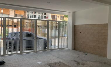 Dijual Rumah Brand New 3 Lantai Dekat Jalan Tol di Muara Karang IX