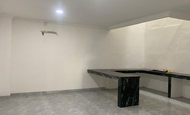 Dijual Rumah Brand New 3 Lantai Dekat Jalan Tol di Muara Karang IX