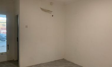 Dijual Rumah Brand New 3 Lantai Dekat Jalan Tol di Muara Karang IX