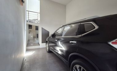 Rumah Mewah Bangunan Baru Kawasan Elite Perumahan Araya Golf