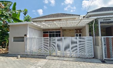 RUMAH CANTIK BERNUANSA ALAM DI TENGAH KOTA