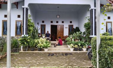 FULL BESERTA ISINYA  RUMAH BERNUANSA VILA  SEJUK DAN AIR NORMAL