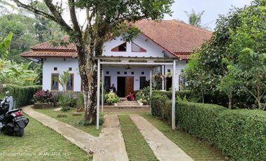FULL BESERTA ISINYA  RUMAH BERNUANSA VILA  SEJUK DAN AIR NORMAL