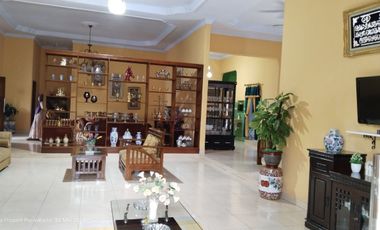 FULL BESERTA ISINYA  RUMAH BERNUANSA VILA  SEJUK DAN AIR NORMAL