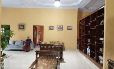 FULL BESERTA ISINYA  RUMAH BERNUANSA VILA  SEJUK DAN AIR NORMAL