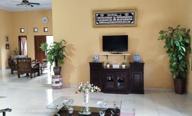 FULL BESERTA ISINYA  RUMAH BERNUANSA VILA  SEJUK DAN AIR NORMAL