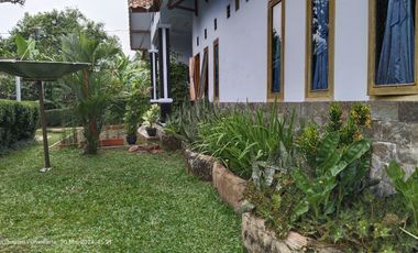 FULL BESERTA ISINYA  RUMAH BERNUANSA VILA  SEJUK DAN AIR NORMAL