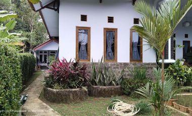 FULL BESERTA ISINYA  RUMAH BERNUANSA VILA  SEJUK DAN AIR NORMAL