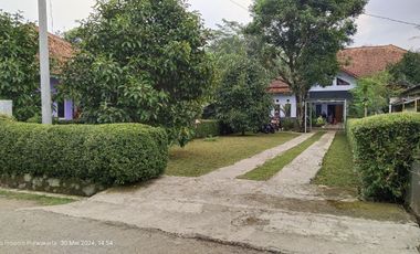 FULL BESERTA ISINYA  RUMAH BERNUANSA VILA  SEJUK DAN AIR NORMAL