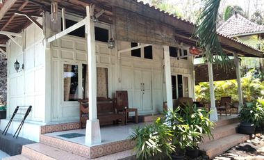 Villa dan Resto di dekat pantai Baron Wonosari gunung kidul yogyakarta