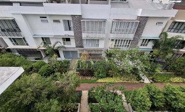 Ada Private Lift Dijual Townhouse 5 Lt di Springhill Golf Residence