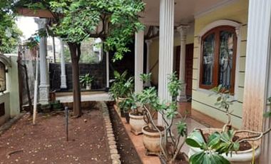 MURAH Rumah di tepi jalan di Utan Kayu Jakarta Timur