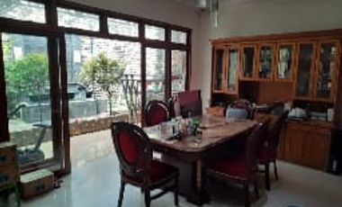 MURAH Rumah di tepi jalan di Utan Kayu Jakarta Timur