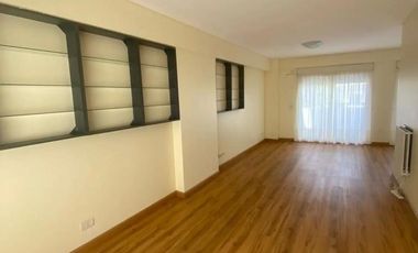 Amplio Monoambiente Divisible Tipo Loft con Balcón Terraza