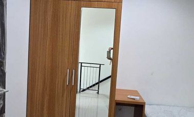 DISEWAKAN CLUSTER SAN ANTONIO 2 KAMAR RUMAH PIK 2 FURNISH