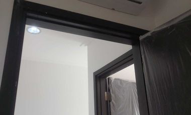 DISEWAKAN CLUSTER SAN ANTONIO 2 KAMAR RUMAH PIK 2 FURNISH