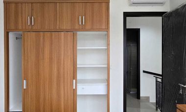 DISEWAKAN CLUSTER SAN ANTONIO 2 KAMAR RUMAH PIK 2 FURNISH