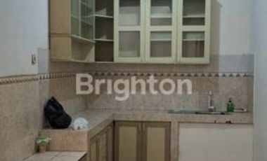 Rumah Solo Baru Kamar banyak Bisa untuk usaha dan tinggal