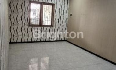Rumah Solo Baru Kamar banyak Bisa untuk usaha dan tinggal