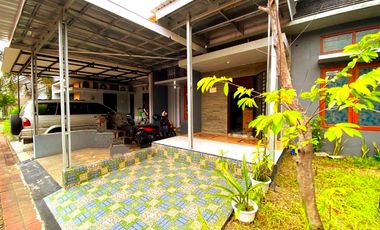 Rumah cantik di perumahan pondok permai kertonatan