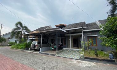 Rumah cantik di perumahan pondok permai kertonatan