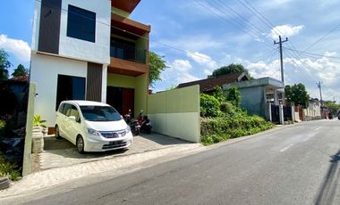 dijual rumah di sleman dekat kampus UNU dan UNISA dalam ringroad