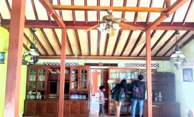 Rumah Klasik  plus kamar Kos tengah Kota, Serengan  Solo