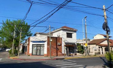 EXCELENTE PROPIEDAD 5 AMBIENTES Y DOS LOCALES IDEAL INVERSOR