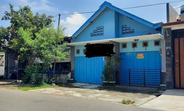 Di sewa kan pinggir jln bisa 2 mobil