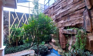 Rumah Strategis Pinggir Jalan Raya Bisa Untuk Usaha dan Kantor