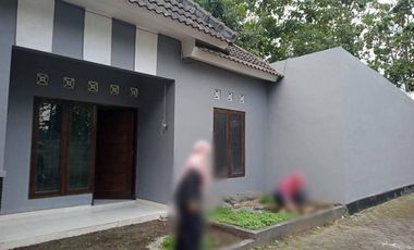 Rumah dan kios murah di ngestiharjo kasihan dekat dg umy malioboro