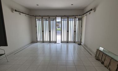 ROYAL RESIDENCE HOUSE FOR RENT IN WIYUNG, WEST SURABAYA, NEAR PAKUWON CITRALAND AND GRAHA FAMILY WITH SWIMMING POOL