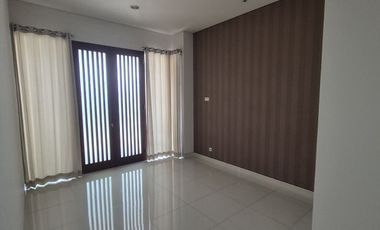 ROYAL RESIDENCE HOUSE FOR RENT IN WIYUNG, WEST SURABAYA, NEAR PAKUWON CITRALAND AND GRAHA FAMILY WITH SWIMMING POOL