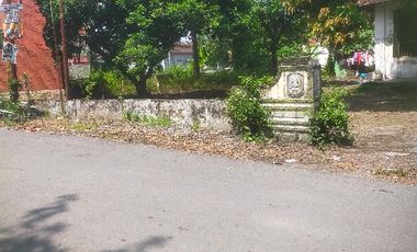 JUAL  MURAH. TANAH    POSISI HOOK  / POJOK PADAT PENDUDUK BAGUS UNTUK INDOMART ,SHOOWROOM ,KANTOR 0JALAN RAYA PROPINSI