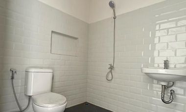 LINGKUNGAN NYAMAN COZY RUMAH 2 LANTAI 2 CARPOT! AKSES MUDAH