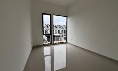 LINGKUNGAN NYAMAN COZY RUMAH 2 LANTAI 2 CARPOT! AKSES MUDAH