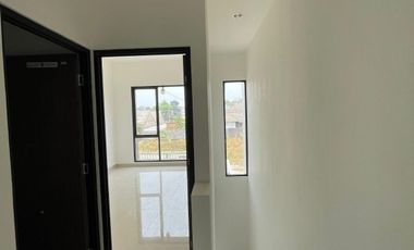 LINGKUNGAN NYAMAN COZY RUMAH 2 LANTAI 2 CARPOT! AKSES MUDAH