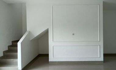 LINGKUNGAN NYAMAN COZY RUMAH 2 LANTAI 2 CARPOT! AKSES MUDAH