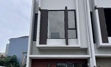 SUPER COZY RUMAH MEWAH SIAP HUNI 2 CARPOT! BEBAS BANJIR