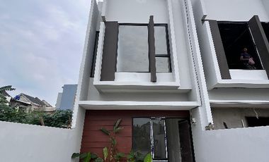 SUPER COZY RUMAH MEWAH SIAP HUNI 2 CARPOT! BEBAS BANJIR