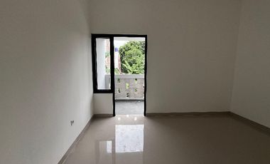 Rumah Mewah 2 Lantai Siap Huni! 2 Carpot Akses Premium Bebas Banjir