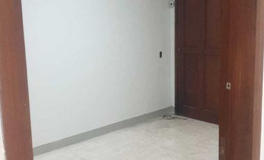 Disewakan rumah rapi di tosiga, kebon jeruk Jakbar