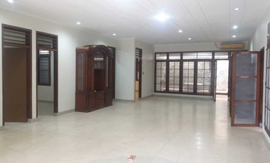 Disewakan rumah rapi di tosiga, kebon jeruk Jakbar