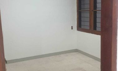 Disewakan rumah rapi di tosiga, kebon jeruk Jakbar