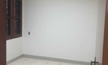 Disewakan rumah rapi di tosiga, kebon jeruk Jakbar