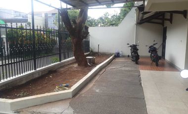 Disewakan rumah rapi di tosiga, kebon jeruk Jakbar